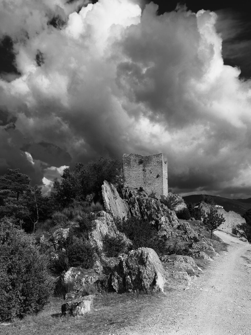 Chateau de Bargeme

#blackandwhite #photography #omsystem