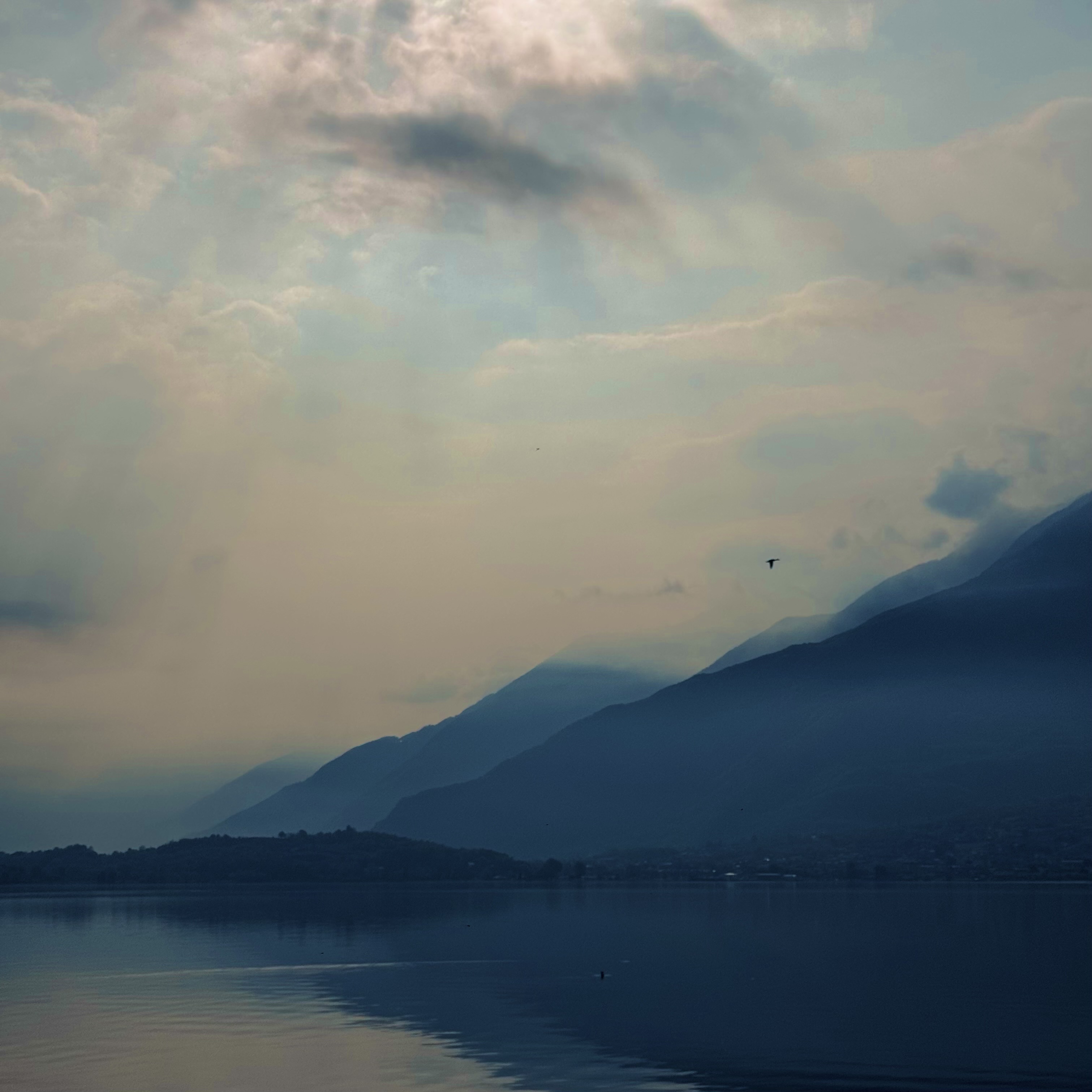 Lago di Como, early morning

#silentsunday #photography #italy