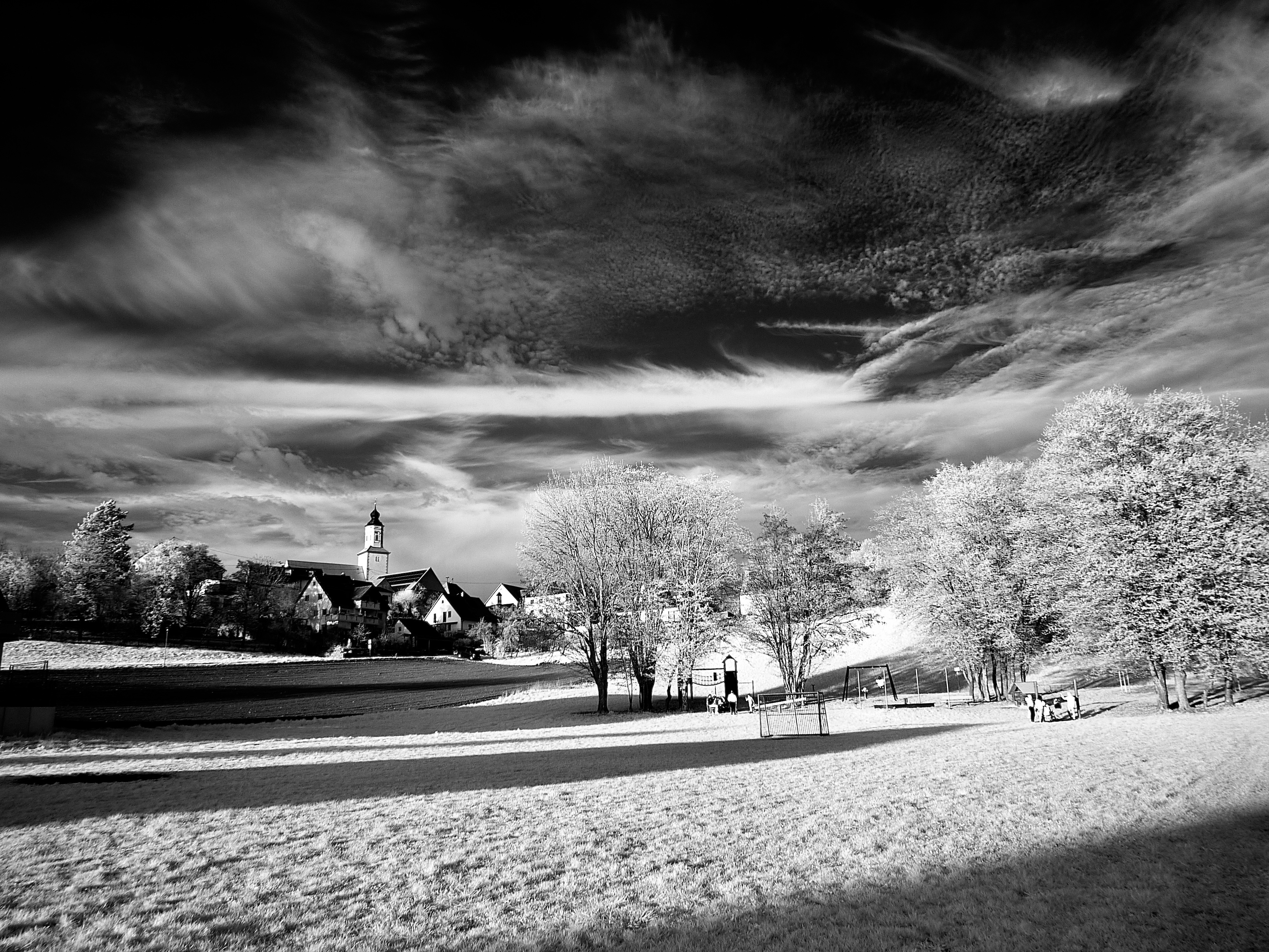 The village Donauwörth-Berg, yesterday afternoon

#infraredphotography #blackandwhitephotography #photography #landscapephotography