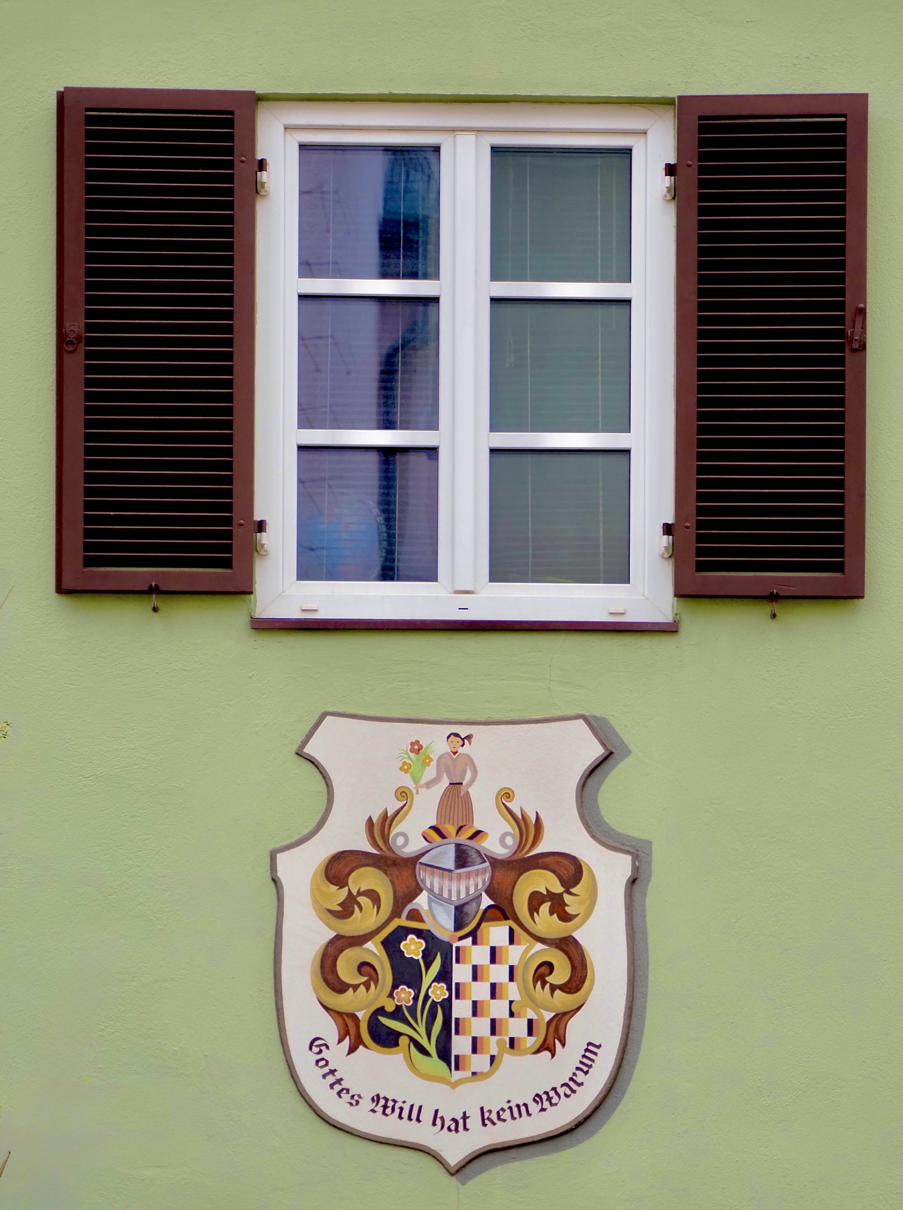 A philosophical window in Wemding, Germany (please read ALT-Description)



#Fensterfreitag #photography #omsystem