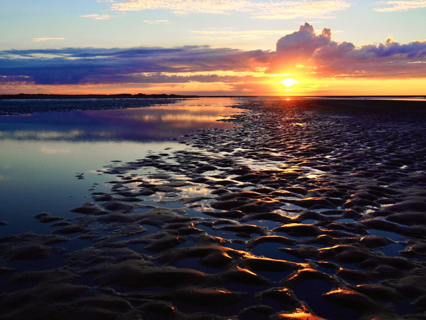 Sunset at the mouth of the Somme

#picardie #france #sunset #sunsetphotography #fotomontag #photography #somme #seascape