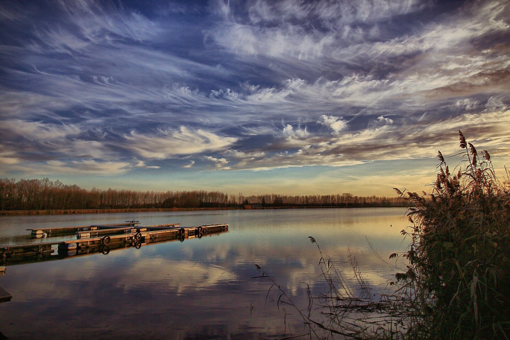 Dusk on the Danube

#silentsunday #photography #danuberiver