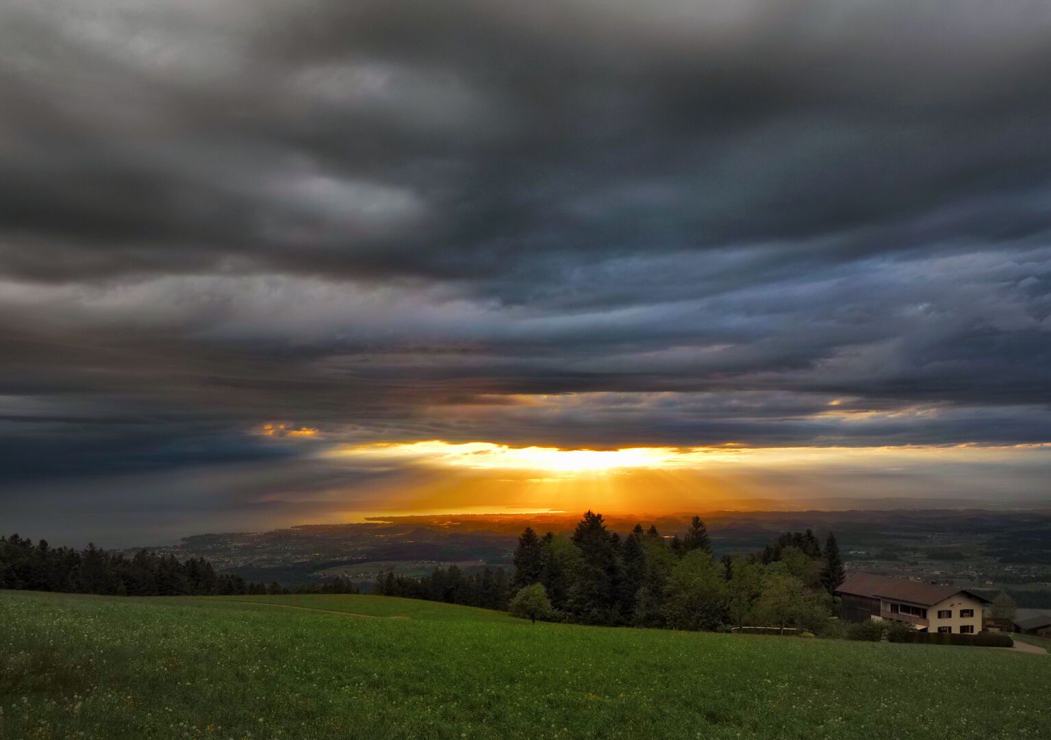 Before the storm

#stormyweather #stormclouds #sunbeam #lakeconstance #sunset #sunrays #landscapephotography #photography