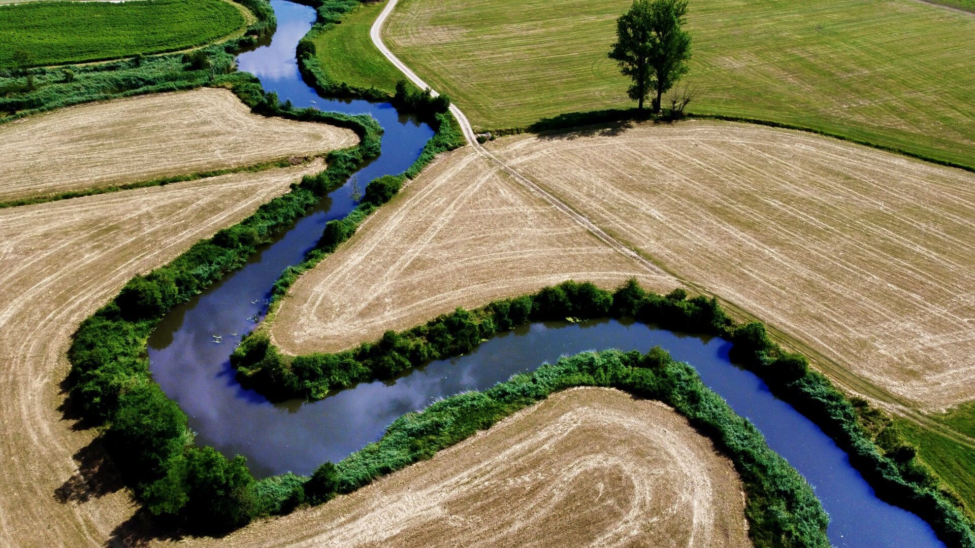 Meander of the Woernitz River

#landscapephotography #dronephotography #bayern #donauries #photography