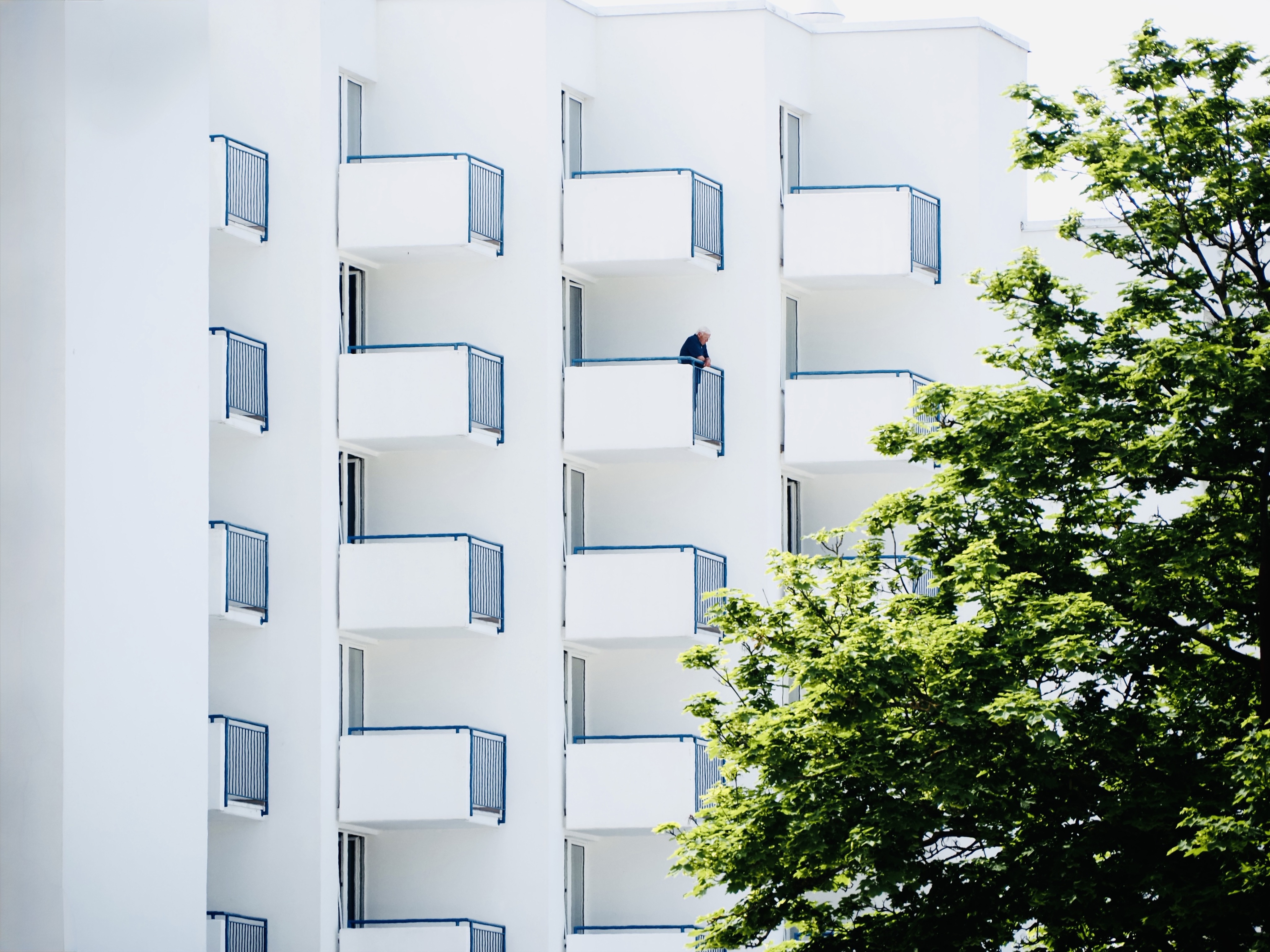 Lost in the Matrix

#lonelinessepidemic #modernarchitecture #photography #highkey #omsystem #om5