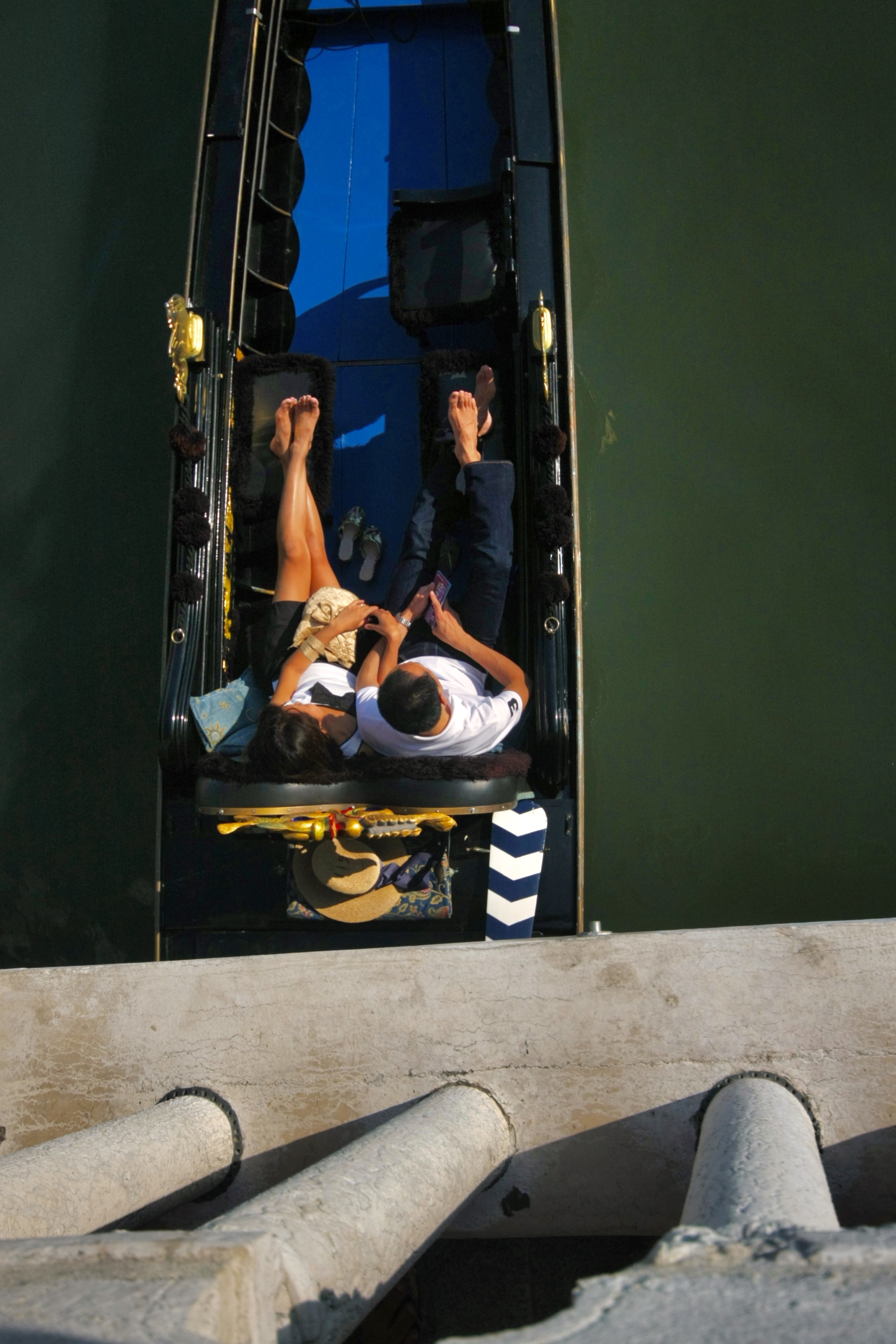 Gondola passengers

#venice #venedig #gondola #gondel #tourists #italy #veneto #reisefotografie #photography