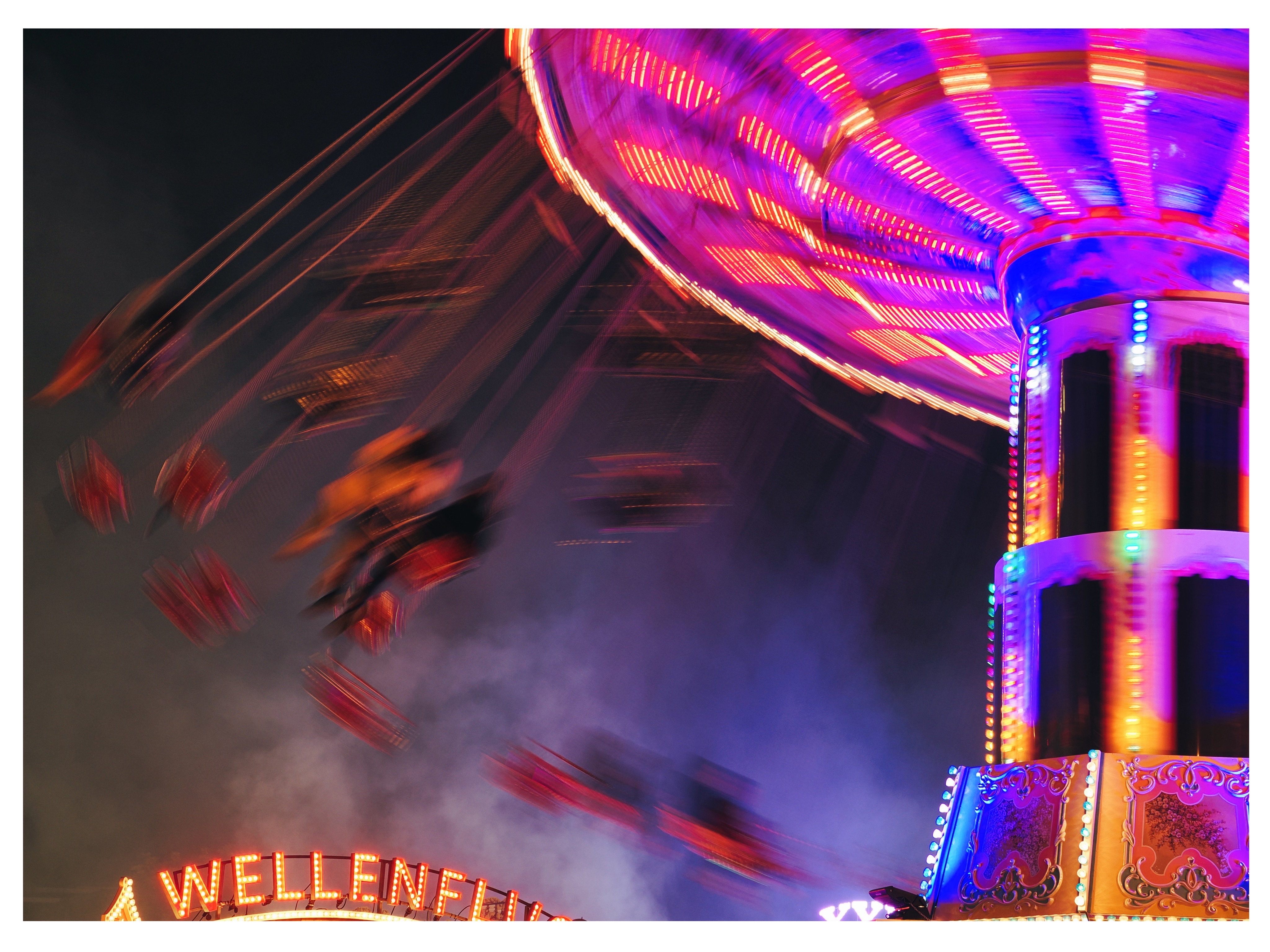 Night flight amusement

#carrousel #nightlife #volksfest #photography #omsystem