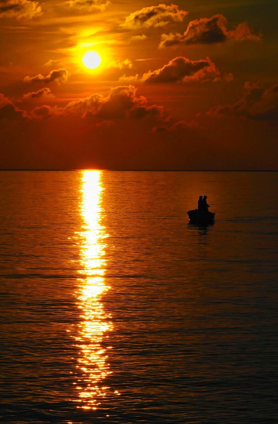 Last light

#beforesunset #calmsea #mediterraneansea #slovenia #fishermen #sunsetphotography #photography