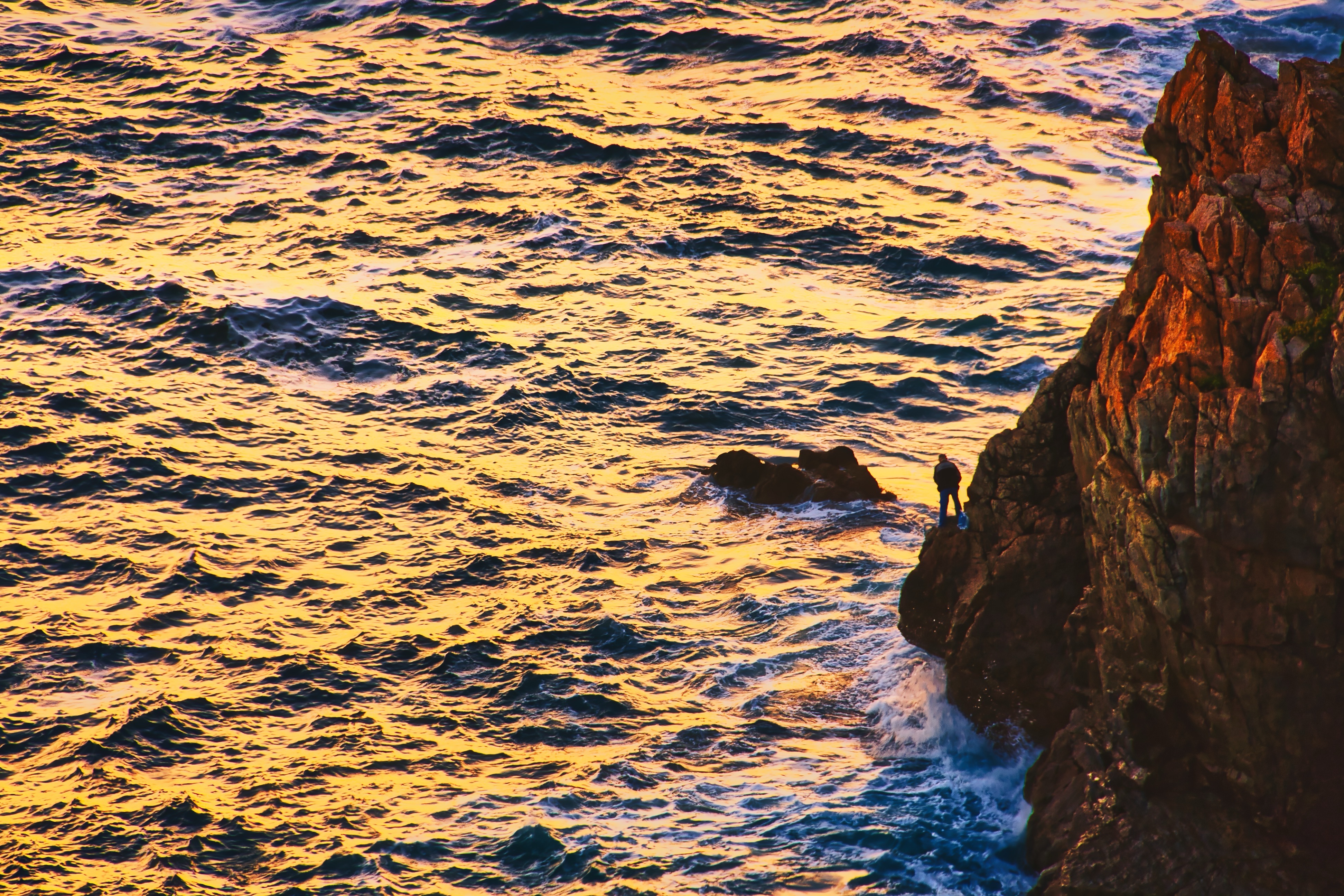 On the cliffs of Crozon peninsula at sunset, Brittany

#meermittwoch #photography #sunset #sundown #atlanticocean