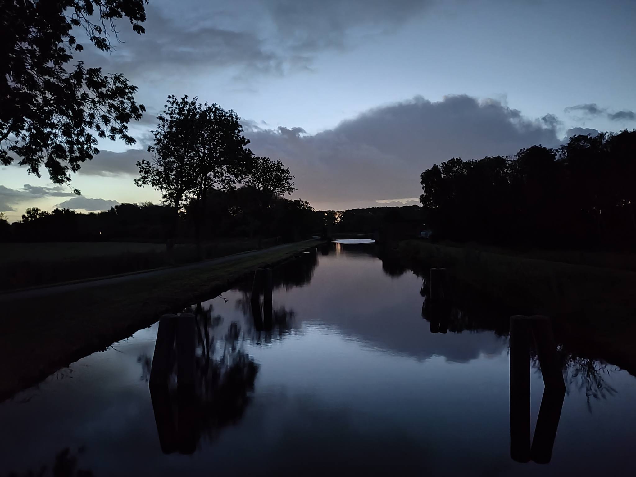 Ems Jade channel in the morning, the rising sun is barely visible at the horizon