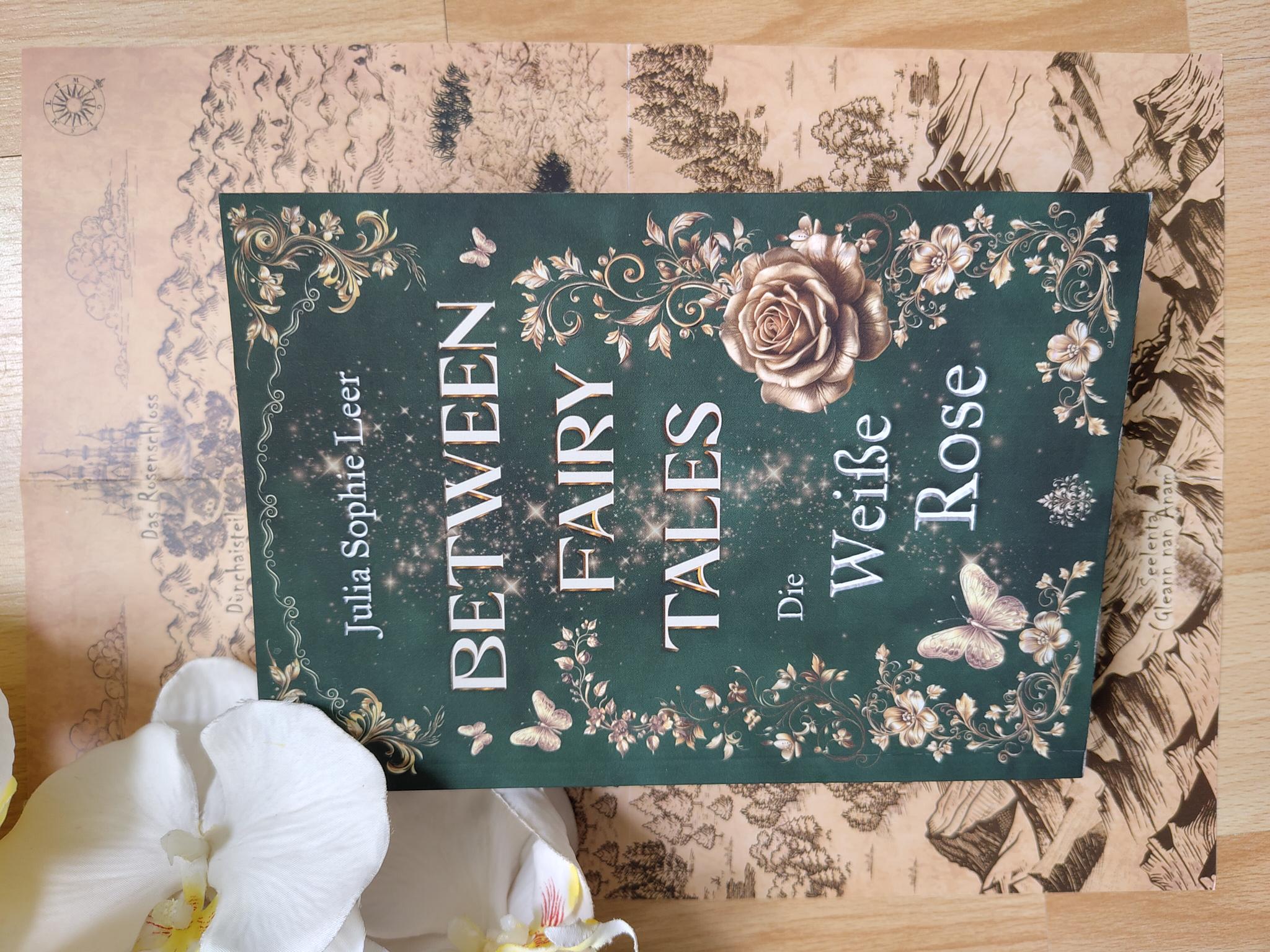 Foto vom Buch "Between Fairytales"