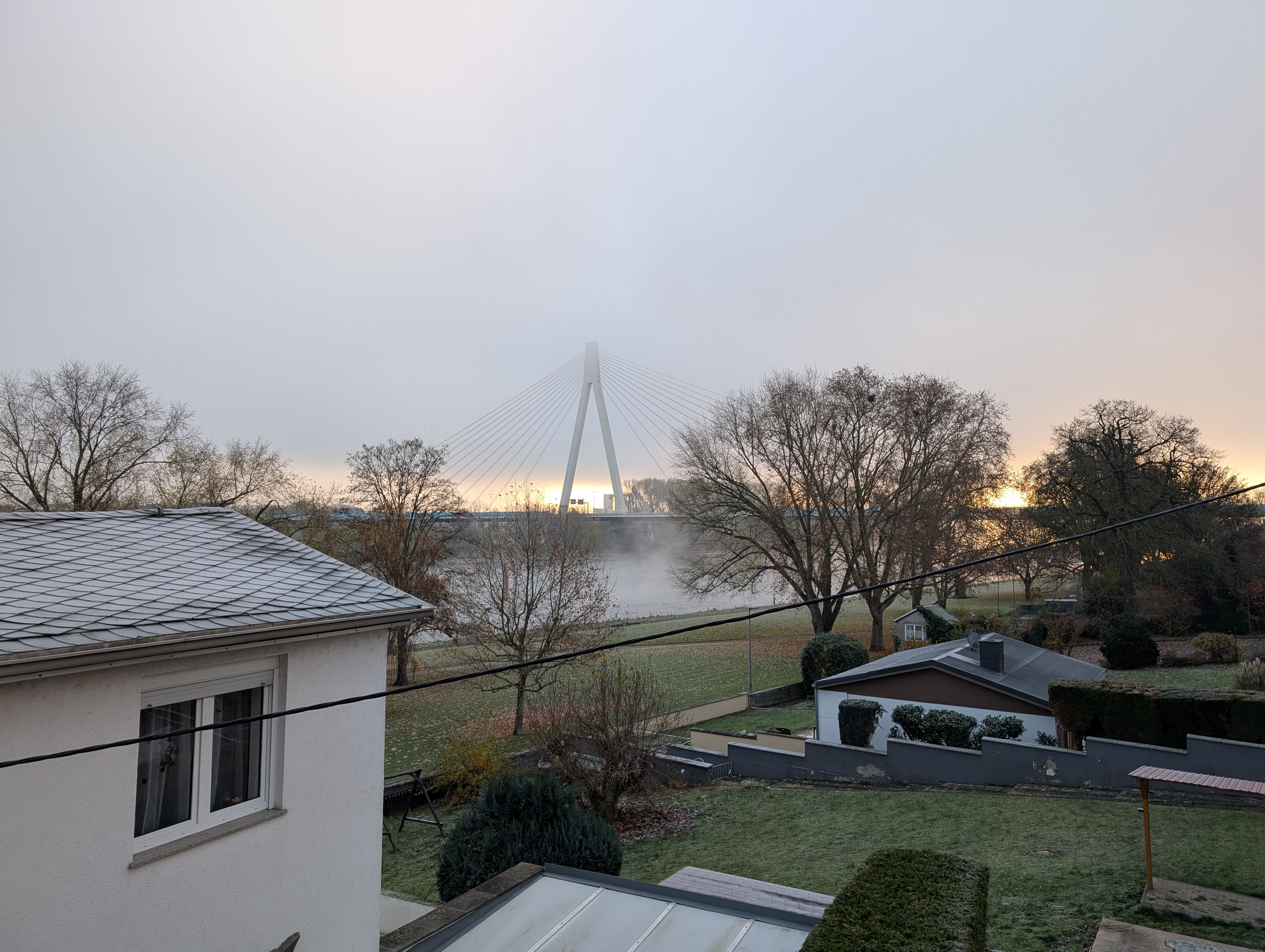 Neuwieder Rheinbrücke im Nebel bei Temperaturen um die 0°C